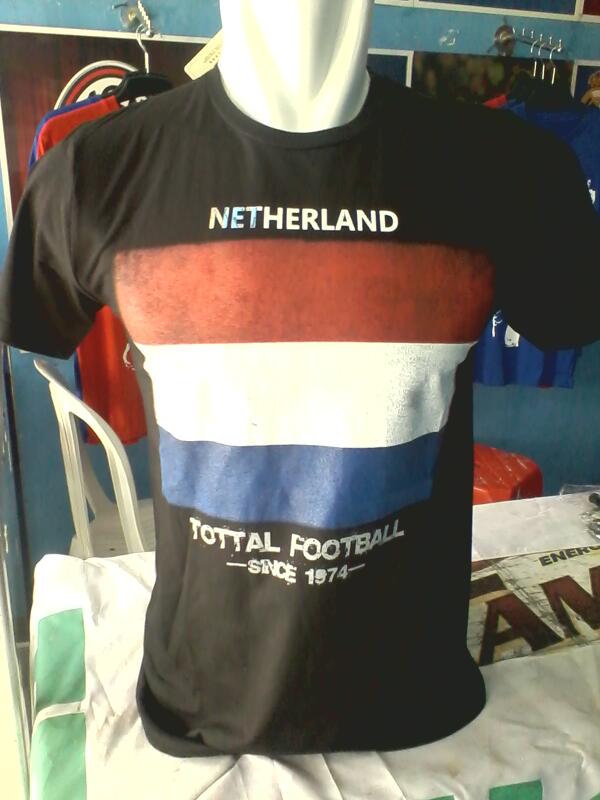 Belanda sering masuk final, tp susah juara, emg susah ya Piala Dunia, atau dikutuk karena ngejajah Indonesia hehe