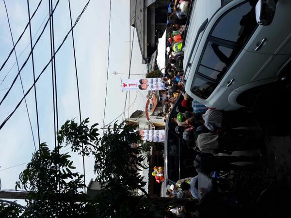 infobandung's tweet photo. RT @Bayem13: astana anyar macet total karena kedatangan prabowo http://t.co/pI8KVlA6Ag #SikonBdg