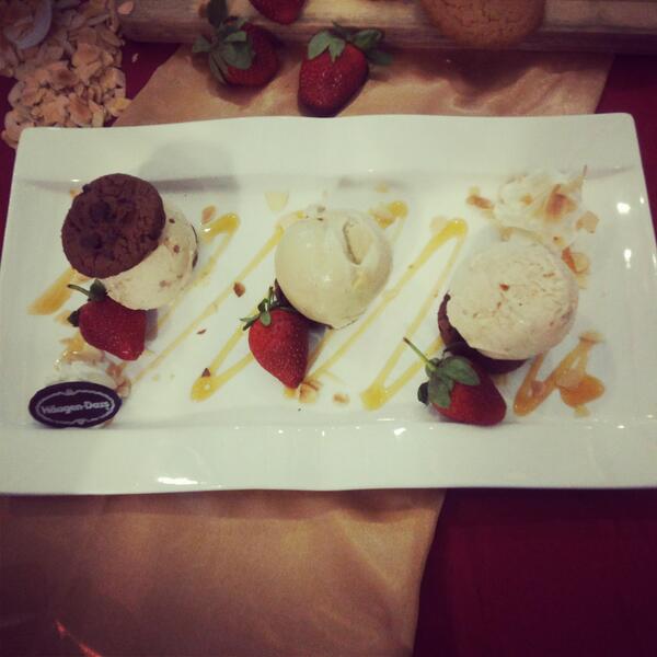 Ice cream caramel di dalamnya ada biskuit yg cruchy..yummy #caramelbiscuit <a href="/HaagenDazsID/">HäagenDazs Indonesia</a>