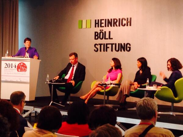 CitiesMigration's tweet photo. Beyond Welcoming panel: Rita Süssmuth Ulrich Kober, Naika Foroutan, Zabeen Hirji & @SayuBhojwani #citiesmigration2014 http://t.co/F0K9tjZJ3t
