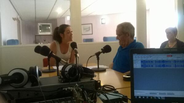 alba_lorente's tweet photo. Hablando de la copla española con @Lizondis @AmparoSuayM en #MayoresenlasOndas http://t.co/QKGYQvFvVV