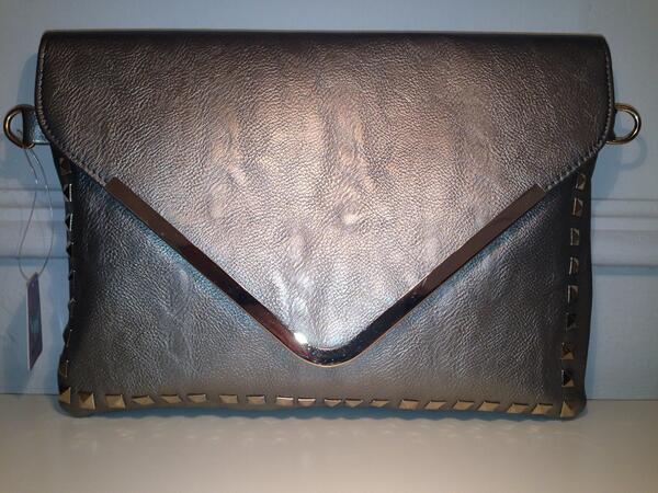 GlitzintheBag's tweet photo. Today's #BagoftheDay is this elegant Studded Envelope Clutch at £15, it's an absolute steel #fashion #style #Stone http://t.co/TBvGhGYuCJ