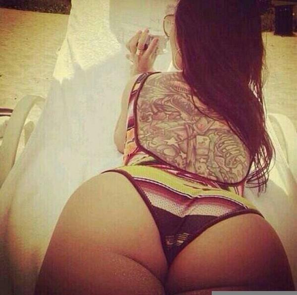 squatingasses's tweet image. That angle