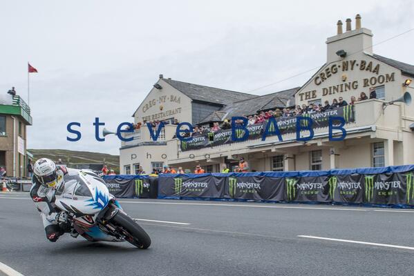 iAMstevebabb's tweet photo. @jm130tt on way to achieving 21st TT win. 117mph average, that definitely counts! #tt2014 #ttzero @MUGENSHINDENTT http://t.co/rpE4iBrDHO