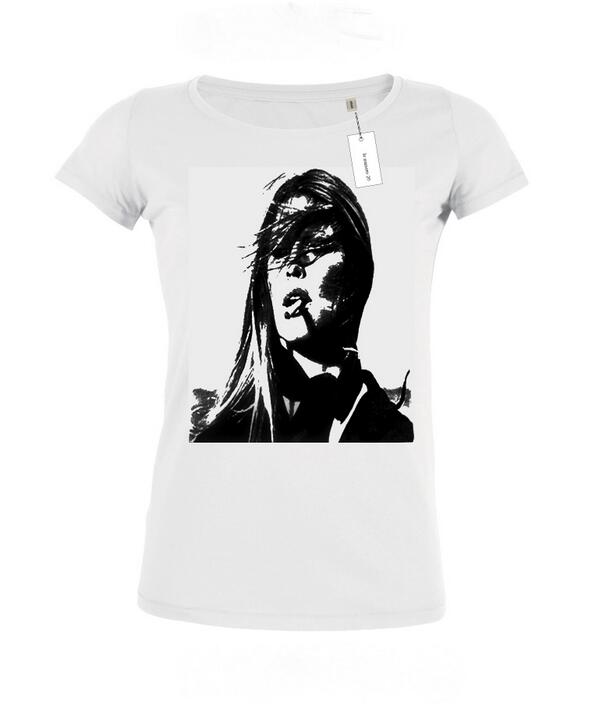 iCreates_'s tweet image. Sur la plage abandonnée…