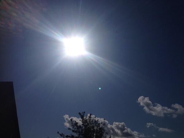 HighgateJS's tweet photo. Sun sun sun. Everyone raring to go, looking forward to a great last day http://t.co/668bYE0q8l