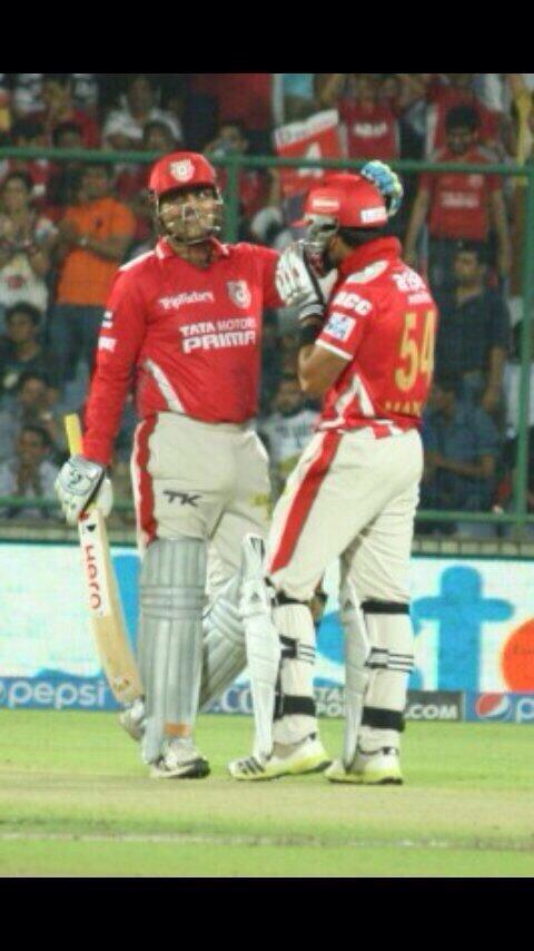 ImMananVohra's tweet image. Very fortunate to bat with viru pa..blessed..:)