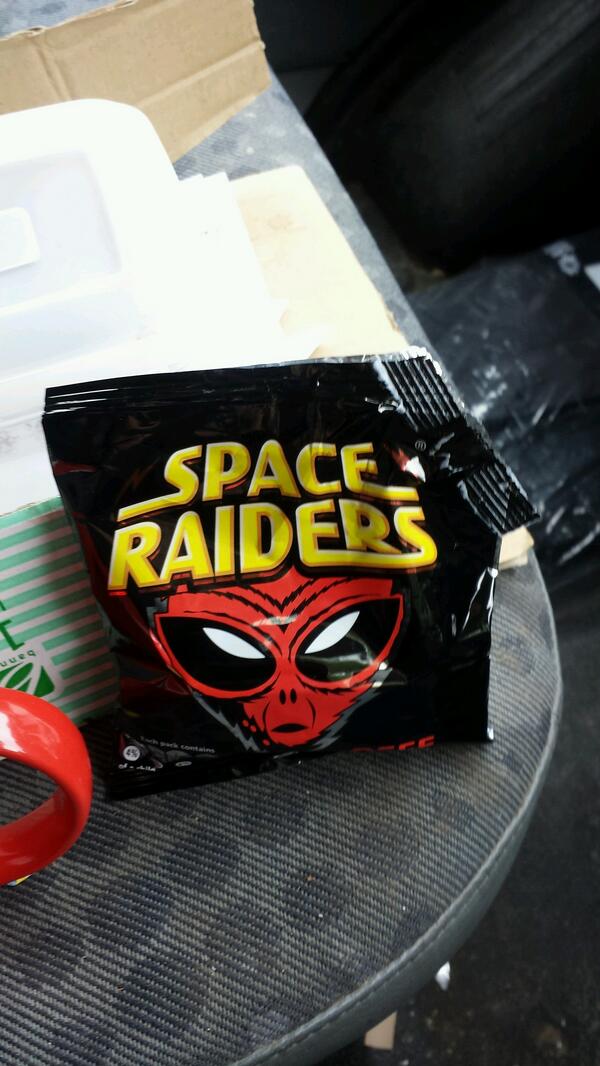 fanta_jtc's tweet photo. I used to live off these from andy and vals icky van #school http://t.co/bFhIneSCcW