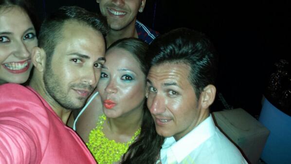 RocioSCot's tweet photo. Celebrandoo los cumples http://t.co/RsYMq1PWaA