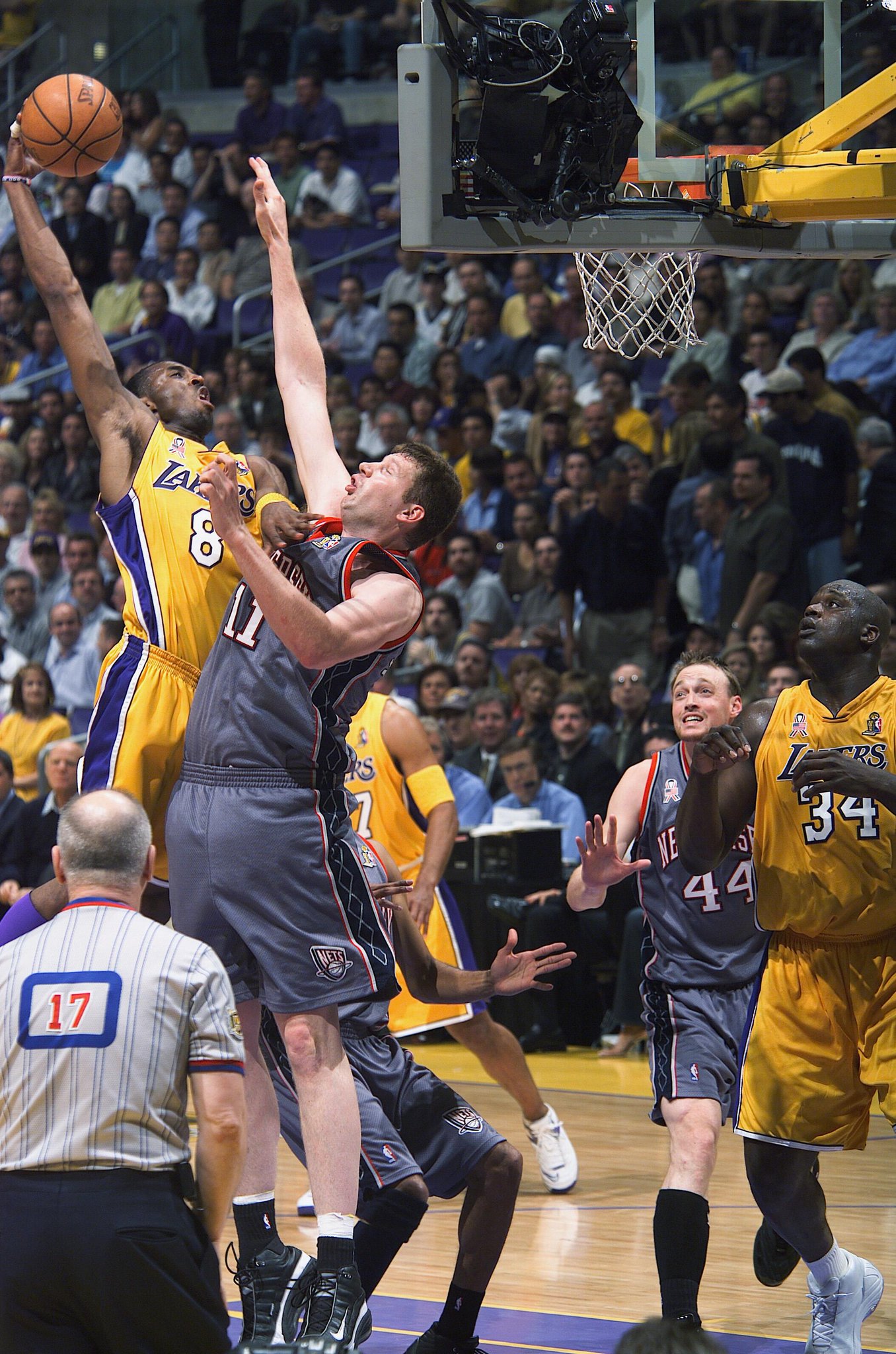 SI Photo Blog — Kobe Bryant skies over Todd MacCulloch while