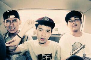 Selfie dulu menuju Sma hang tuahh @YovanHd <a href="/Ziedul_Ega/">Ziedul | Ega</a> :G maho bahagia