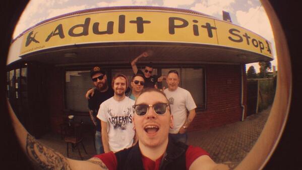 FailureToFollow's tweet photo. Having a nice time on tour with @ArtemisBand &amp; @employedtoserve http://t.co/wrJVsCoHZN