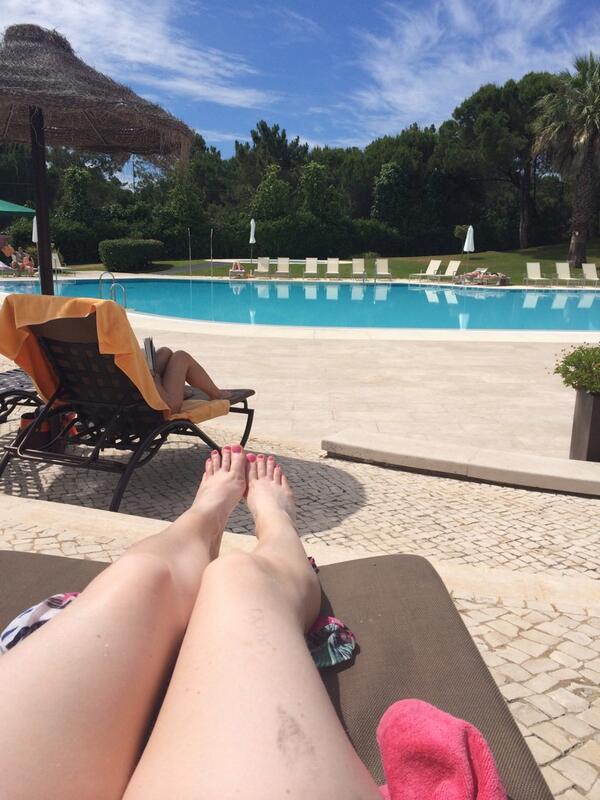 SibealCole's tweet photo. Happy Thursday everybody #swimtime #funtimes @AnnaFee3 http://t.co/1EAVZTIQfB