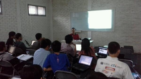sahaware's tweet photo. organizer by sahaware "@ijunk88: Sharing session IOS Development with radya labs @pusatkreatif  @radyalabs http://t.co/QG19Oi6v7x"