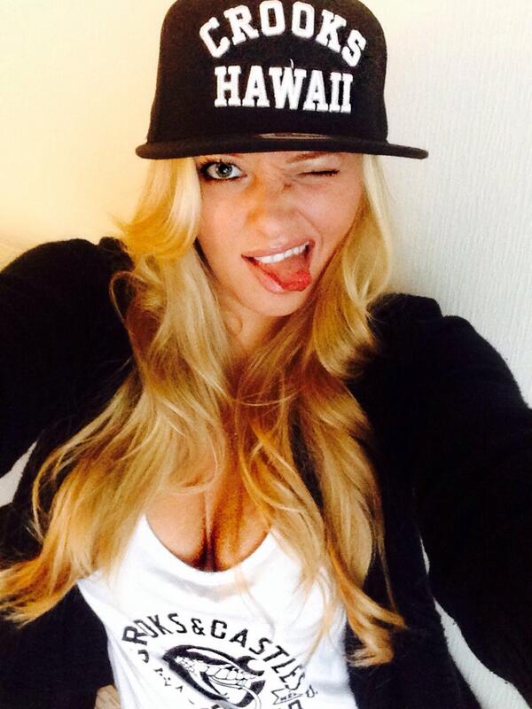 MissAshleyHobbs's tweet photo. I love taking my @CrooksHawaii traveling. I get so many compliments 😊👍 #obsessed #fukwithus http://t.co/1009NbVbWU