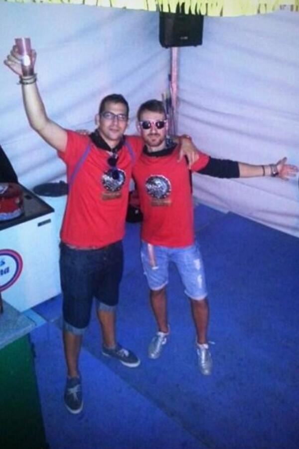 AJABRILRFEF's tweet photo. Muchas felicidades a un gran amigo y mejor persona!!! @salvica9 pasa un buen dia http://t.co/fEiNzCebw1
