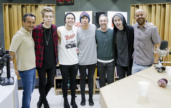 radiodeejay's tweet photo. Ecco le foto dei @5SOS @DjChiamaItalia http://t.co/AJtJuUyY97 #DJ5SOS http://t.co/V9OKKaiQWV