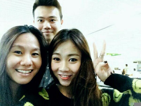 roll_eee_pop's tweet image. REUNITED 👧👦👧 @AngelG0h @EugeneTSJ 👀 #poorlighting 👎 boo