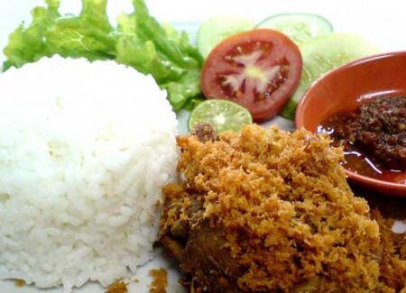 laperbro's tweet photo. Ayam Goreng Ny. Suharti Cucok BAnget buat menu makan malam hari ini. 
Selamat Menikmati ^0^
#Food #dinner #delicious http://t.co/iLgam8Ql4L