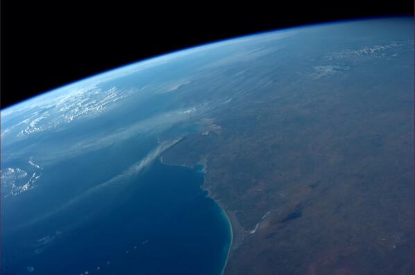 astro_reid's tweet photo. Good morning from ISS.  A lone fire burns in N Australia. http://t.co/CmkUbfozSI
