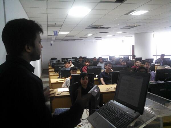 googlersgroup's tweet photo. Yasir Sulman is sharing his thoughts about #SEO with students of #FreelancerFactory http://t.co/L6sbvyQstN