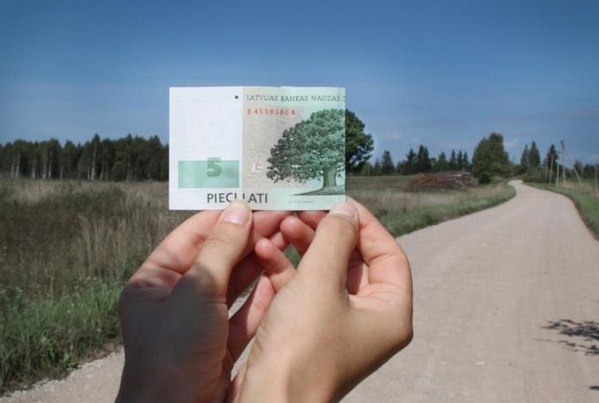 EiroMoneta's tweet image. Latvian national money in nature: oak tree @LatvijasBanka's 5 Lati banknote eiro-monetas.weebly.com/zinas-un-blogs…
