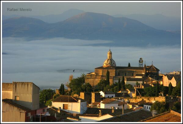 Paisaje de #Úbeda con Sierra Mágina al fondo | Fotografía de Rafael Merelo <a href="/RafaelMerelo/">Rafael Merelo</a>