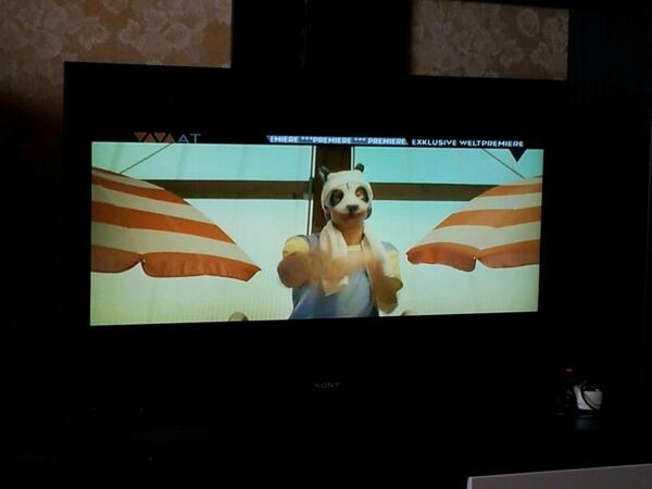 CrosGirl's tweet photo. @vivaonline @thisiscro ich LIEBE das viedeo *-* so genial #vivaCRO http://t.co/IX3LsDqbVg