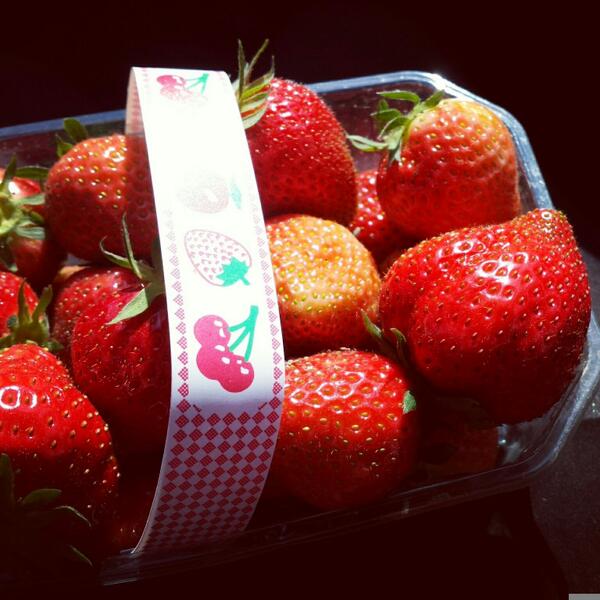 beetsbeinghome's tweet photo. Fresh @visitwexford strawberries from the roadside is the official summer kickoff, right? #summer #wexford #Ireland http://t.co/7q7AwFc5oX