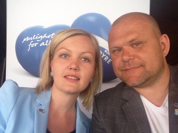 Pressekonferanse-selfie. Glad for å bli innstilt til 2.plass bak ordførerkandidat <a href="/JarleUR/">Jarle Utne-Reitan</a> #høyre #haugesund