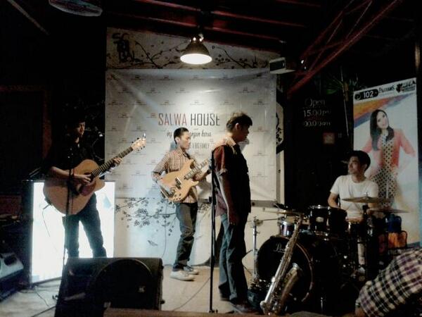 guys, sini sini ke <a href="/salwa_house/">SALWA HOUSE</a>, Tembalang. kita nyanyi &amp; jamming bareng di #midweekmayhem. :D