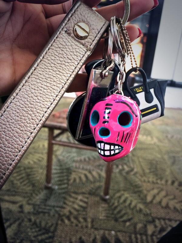 CristinaRafuls's tweet image. The new addition to my keys 💕 thanks best friendddd @MicheleArellano 😘 #skull #pink #keychainobsession