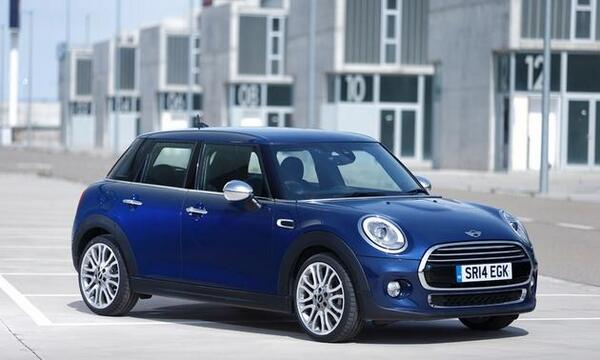 The new <a href="/MINIUSA/">MINI USA</a> 4-door hardtop is here, something a lot of #Mini fans have been waiting for: bit.ly/UeyQHz