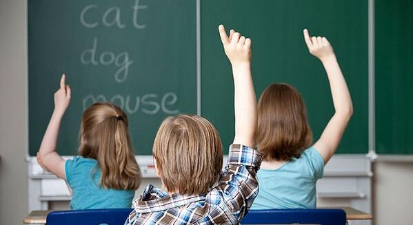 antena3com's tweet photo. El 90% de los docentes cree que Rajoy no aprobaría un examen de inglés de secundaria http://t.co/pXdVbQZetU http://t.co/Pj3lcy4PBk