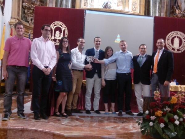 FiestaCAFDSR14's tweet photo. Premios patrón @UCAM_CAFD @UCAM  en #JornadasPosgradoCafd http://t.co/5XgpQhvLSp