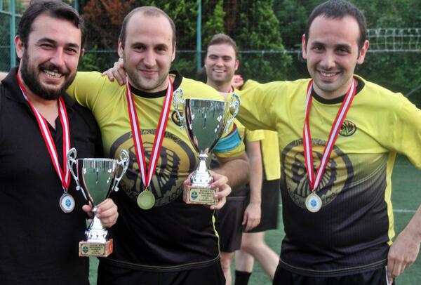 PazarLigi's tweet photo. Beylerbeyi 1. Lig | Gerçek Dostluk

@apachefc2007 - @fcmontecarlo birlikte seviniyor.. http://t.co/Jp9KrcJIIm