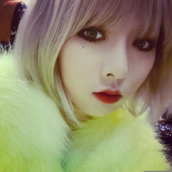 히요 Sur Twitter ヒョナはｔｖに出るときは濃いメイク多いけどすっぴんもめちゃくちゃ可愛い 肌綺麗だし白いし目おっきいしうらやま Trouble Makerのときも大好き ヒョナセンイル前夜祭 Http T Co A5x16vljvj