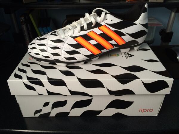 juao_vega's tweet photo. Mis nuevas armas!! Por cortesía de @natalia_casta Muchas gracias amorr!! Te quierooo!!❤️❤️ http://t.co/ZXICPaeWDq
