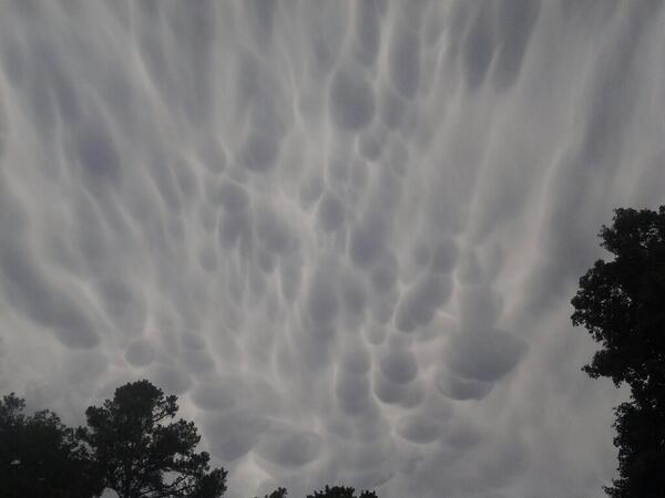 Chaserderek's tweet photo. @KATV_Weather @GregDeeWeather check out the structure of the clouds on the backside of the complex of storms http://t.co/FPXqpoAiiy