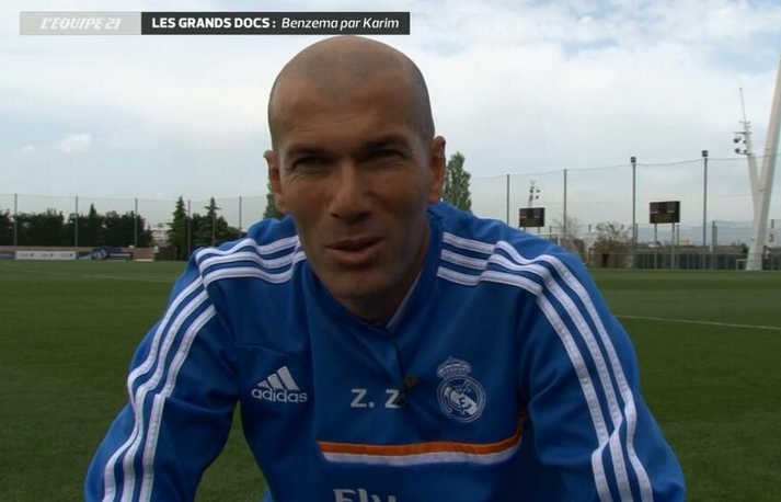 DonFructuoso's tweet photo. Zidane "Esta nueva generación de futbolistas es muy egoísta. La mayor fortaleza de Karim es que él no es como ellos" http://t.co/q6KzosLrAP