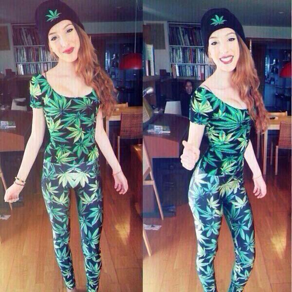 GirlsNoteBook's tweet photo. When a white girl smokes weed one time: http://t.co/eyetJbTC9n