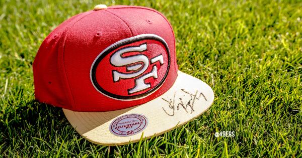 49ers's tweet image. Win the hat @Kaepernick7 signed after inking his new deal.

RT to enter. Rules: 49rs.me/1hBKLcQ

#Kap2020
