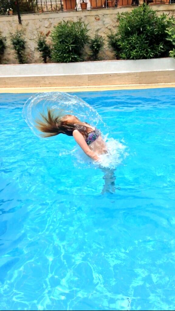 IzzyTetlow's tweet photo. Bit far back but was worth a try 😂💕 http://t.co/SIBbkOH6dt