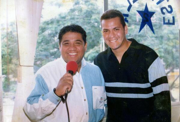danielf_herrera's tweet photo. #TBT @VictorManuelle visitando Ecuador (1998) entrevistado por mi Papá @chicogood60 en @estrella921fm http://t.co/FGKvpipH9H