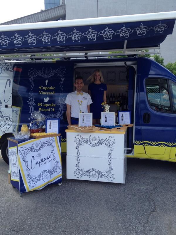 car_derochie's tweet photo. @CupcakeWinesCA how's that for delicious #cupcakes #campooch @CampOoch http://t.co/VrNUCibpbU