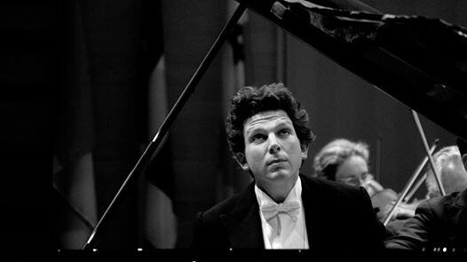 CBCMontreal's tweet photo. Pianist Jayson Gillham took home first prize at the @ConcoursMtl. Full results: http://t.co/AjSmaDTOKE #CMIM2014 http://t.co/h2TZZAdlzf
