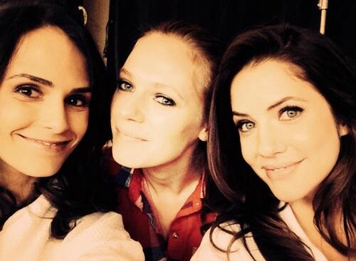 EmmaBell17's tweet image. #TBT Up close with @JordanaBrewster and @Julie_Gonzalo