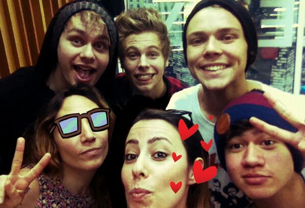 saraforesti's tweet photo. Selfie da record...Maybe. @5SOS @Michael5SOS @Calum5SOS @Luke5SOS @Ashton5SOS @radiodeejay @lalepatitucci #DJ5SOS http://t.co/VOe4UYY64Y
