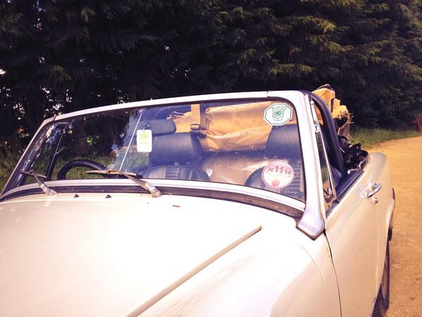 mandhcricket's tweet image. Perfect fit - “@JaskowskiAuto: Who says the MG Midget isn't practical! @TheMGOwnersClub @MGCarClub @MandHCricket http://t.co/kBifqLvFII”