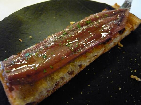 LaVanguardia's tweet photo. 'De tapes per Barcelona': 104 tapas a 2,40 con una cerveza fresquita http://t.co/TbYuyRyxdN #detapesperbarcelona http://t.co/7EPTJnDqSN